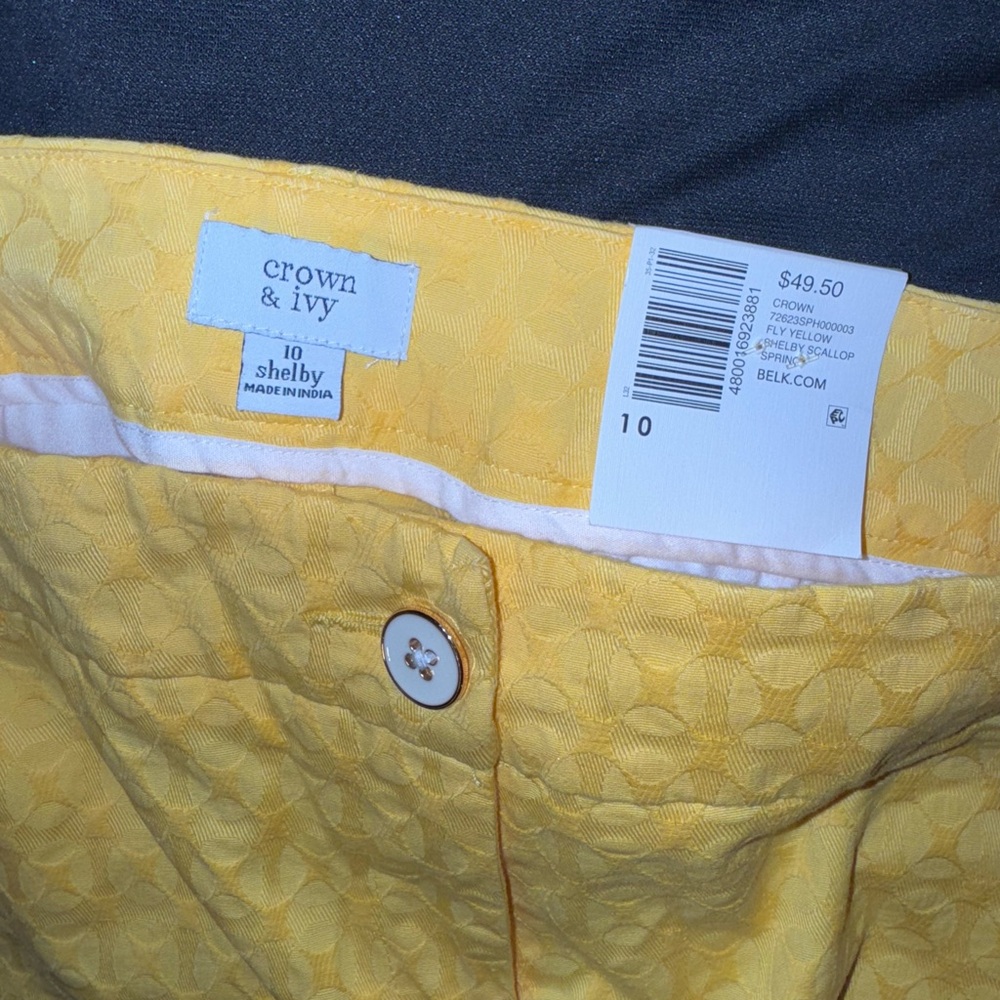 Crown & Ivy WOMEN  Yellow Textured Shorts